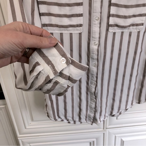 Mine women’s button shirt - Picture 3 of 8